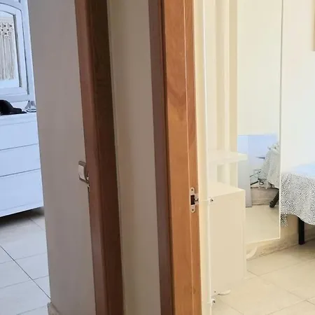 Fast Wi-fi- Private Rooftop Terrace- 2 Bed Appartamento
