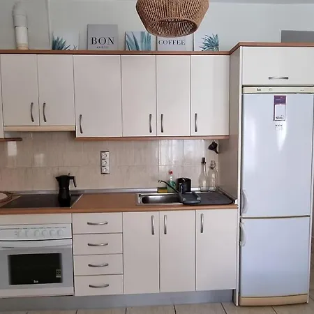 Apartment Fast Wi-fi- Private Rooftop Terrace- 2 Bed *