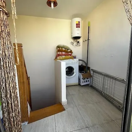 Apartment Fast Wi-fi- Private Rooftop Terrace- 2 Bed *